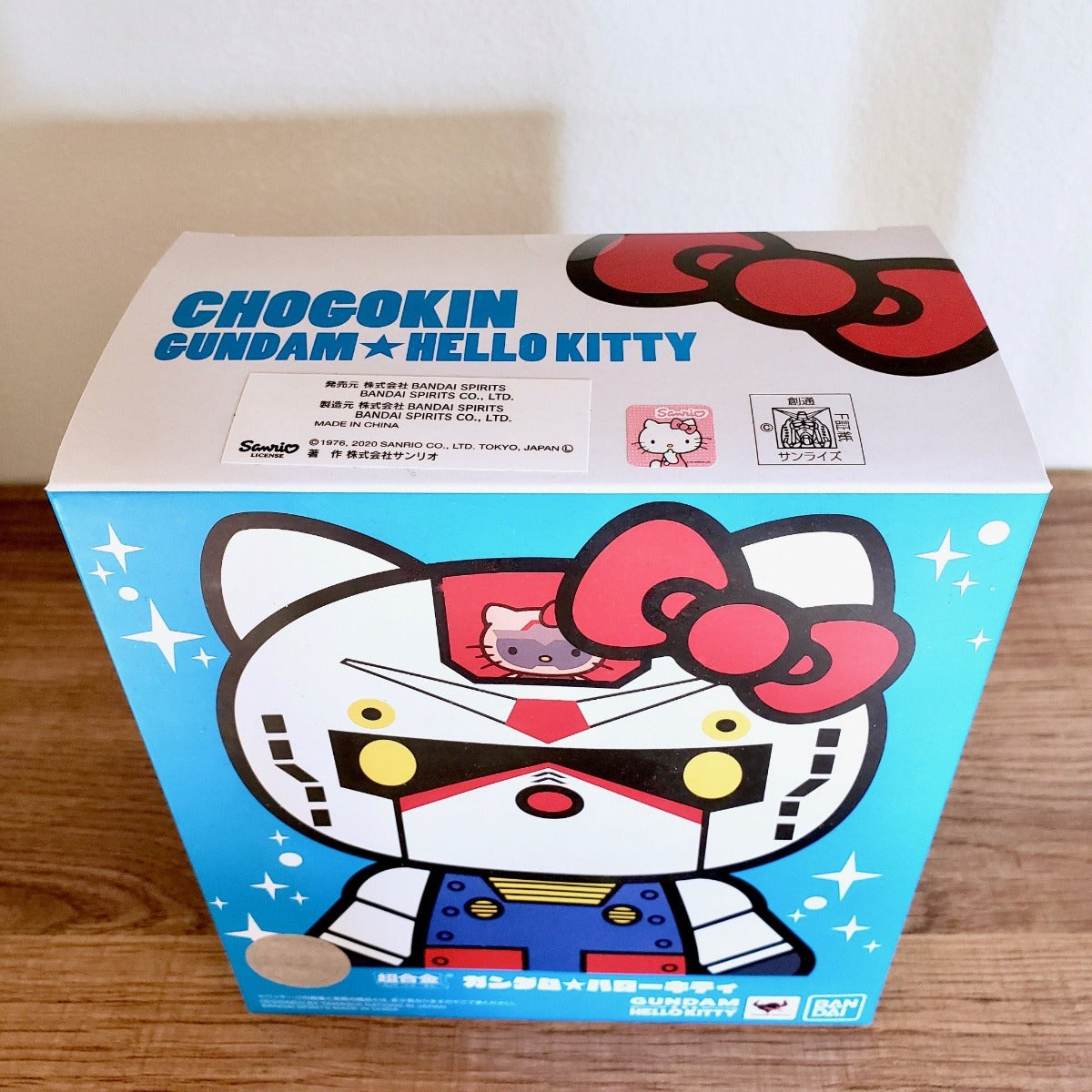 Chogokin Gundam Hello Kitty top of box