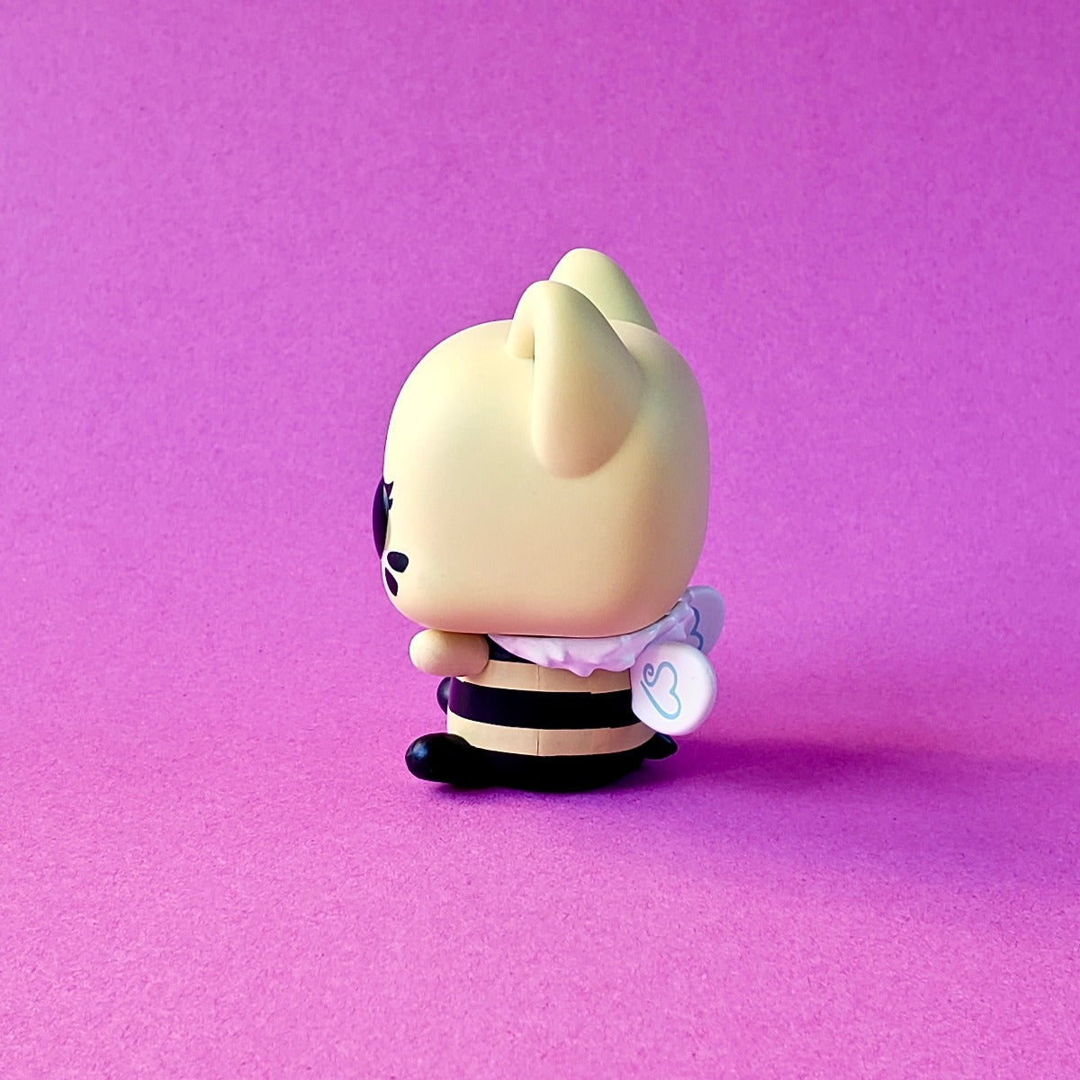Funko Tasty Peach Queen Bee Meowchi side view