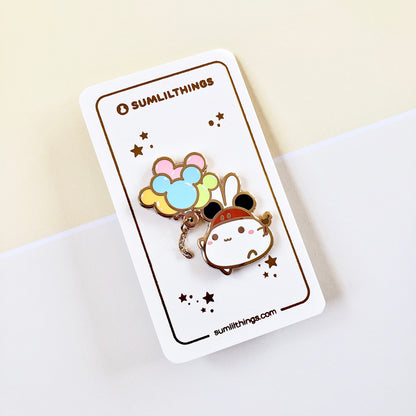 Cartoon character pin with balloons on a Sumlilthings branded card